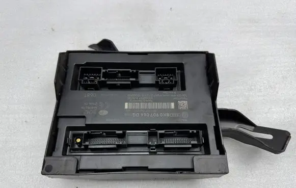 Audi Q5 SQ5 8R Comfort/convenience module 8K0907064