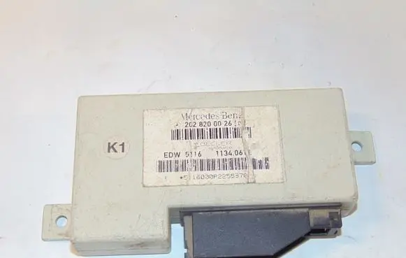 Mercedes-Benz C W202 Air suspension control unit module (rear) A2028200026