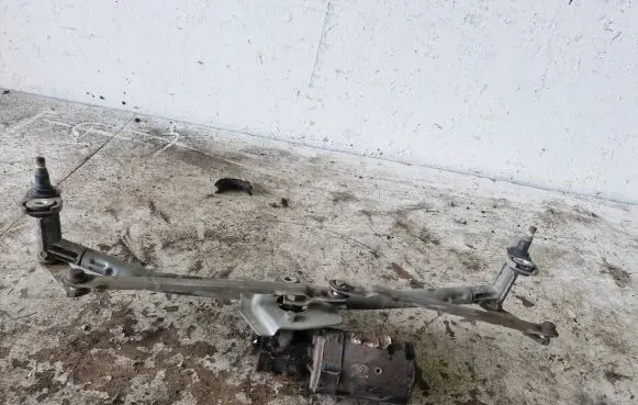 Audi A3 S3 8L Front wiper linkage and motor