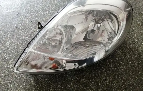 Opel Vivaro Headlight/headlamp 8200701354 93859829