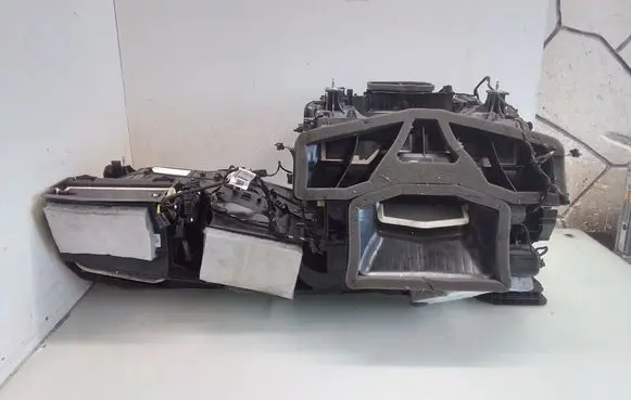 BMW 7 G11 G12 Interior heater climate box assembly housing EE532 BZ75439