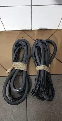 Nissan Murano Z51 Rear door rubber seal (on body) 