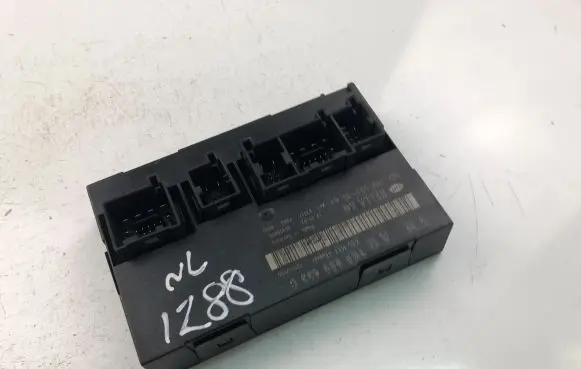 Volkswagen Golf V Central body control module 1K0959433C
