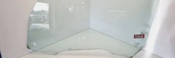 Mitsubishi Colt Front door window/glass (coupe) 43R00048 DOT24AS2M68