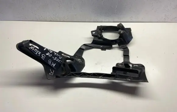 Mercedes-Benz A W169 Headlight/headlamp mounting bracket A1698850863