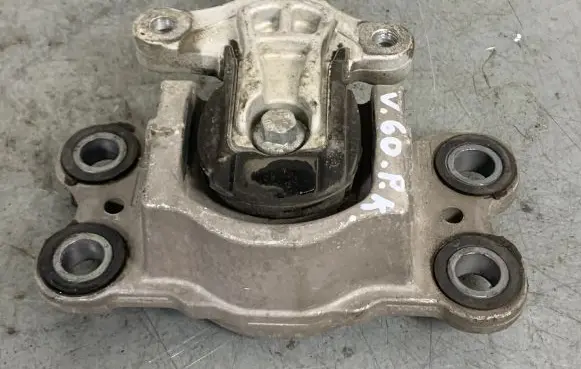 Volvo V60 Engine mount bracket 31262710