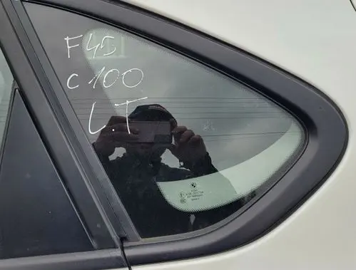 BMW 2 F45 Front triangle window/glass SZYBAKAROSERYJNA