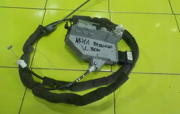 Peugeot Partner Front door lock LEWY NP11