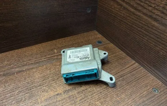 Renault Trafic II (X83) Airbag control unit/module 608361500B 93856088