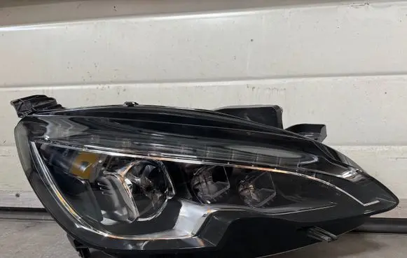Peugeot 308 Headlight/headlamp 9677832380