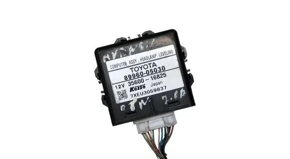 Toyota Avensis T250 Light module LCM 8996005030 3560016825 7XEU3059837