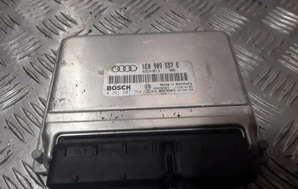 Audi A4 S4 B6 8E 8H Engine control unit/module 8E0909557E 0261207754