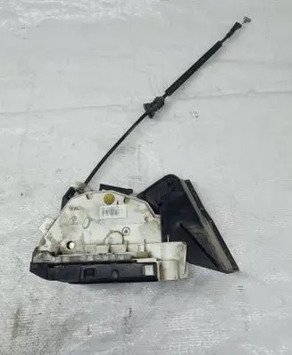 Skoda Yeti (5L) Rear door lock 5K4839015R
