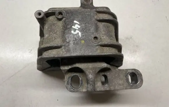 Volkswagen Touran I Engine mount bracket 1K0199262BA