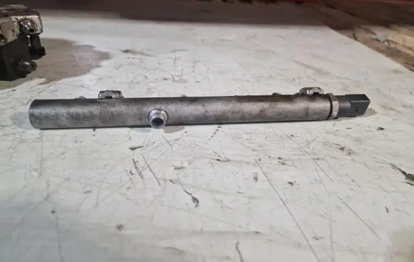 Fuel main line pipe
