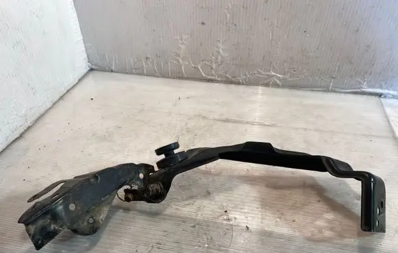 Mercedes-Benz E W211 Radiator support slam panel bracket 