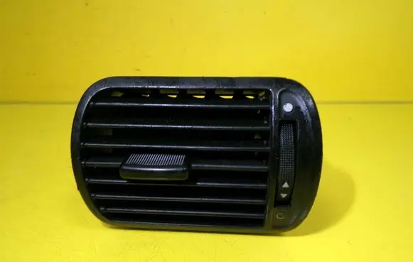 Seat Leon (1M) Dashboard side air vent grill/cover trim 8L0820901