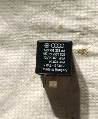Volkswagen Touareg I Other relay 443951253AA