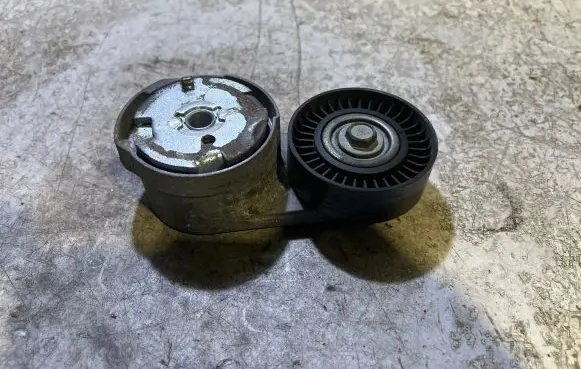 Maserati Ghibli Generator/alternator belt tensioner 15909