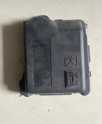 Peugeot 208 Fuse module 9671924480