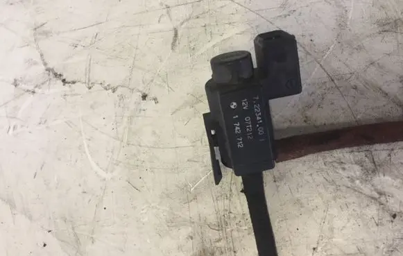BMW X5 E70 Vacuum valve 1742712
