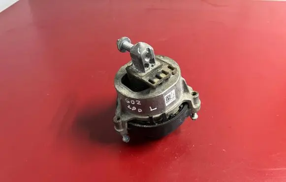BMW X4 G02 Engine mount bracket 8482771