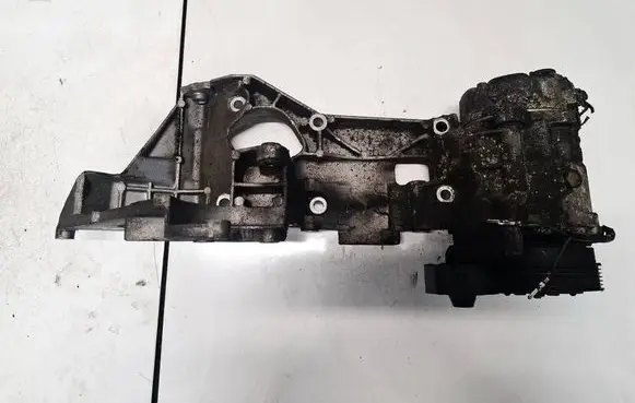 Volkswagen PASSAT B5.5 Engine mounting bracket 038903143B