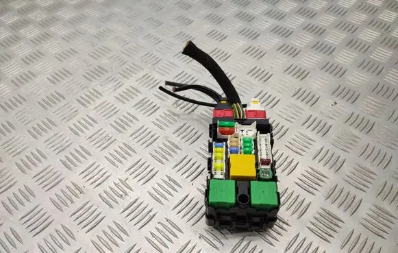 Peugeot Traveller Fuse module 9665492680