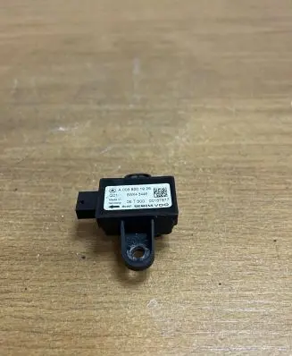 Mercedes-Benz R W251 Airbag deployment crash/impact sensor A0038201926 00167877