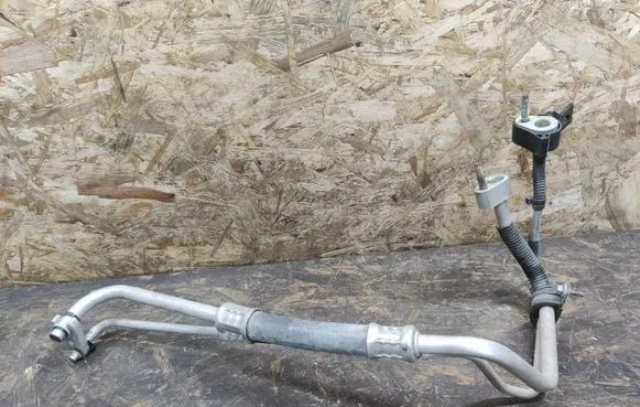 Lincoln MKS Air conditioning (A/C) pipe/hose