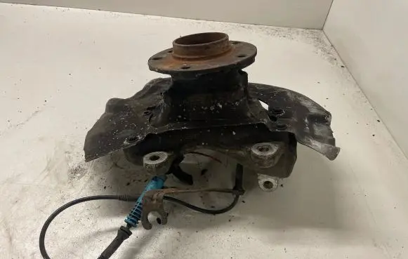 BMW 5 E60 E61 Front wheel hub 6760953