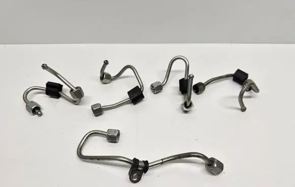 Skoda Rapid (NH) Fuel injector supply line/pipe 
