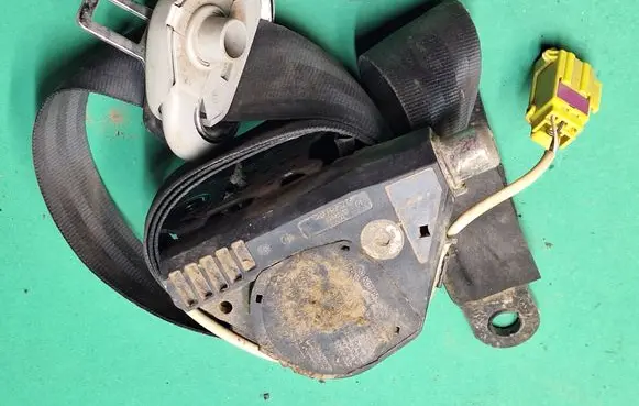 Volkswagen Caddy Front seatbelt