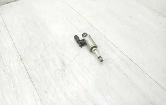 Audi A4 S4 B9 Fuel injector 0261500477