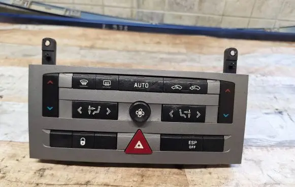 Peugeot 407 Climate control unit 96573322