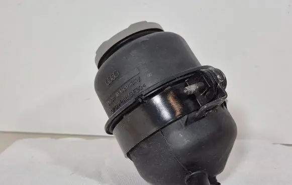 Audi A4 S4 B8 8K Power steering fluid tank/reservoir 4F0422371D