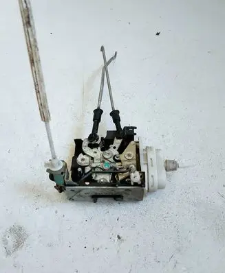 Audi A4 S4 B5 8D Front door lock 123363
