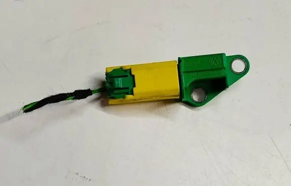 Volkswagen Scirocco Airbag deployment crash/impact sensor 5M0909606AT2 5M0909606A 5WK43658