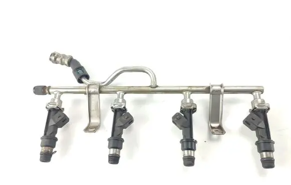 Opel Astra F Fuel injector supply line/pipe 
