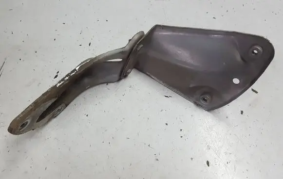 Skoda Yeti (5L) Fender mounting bracket 