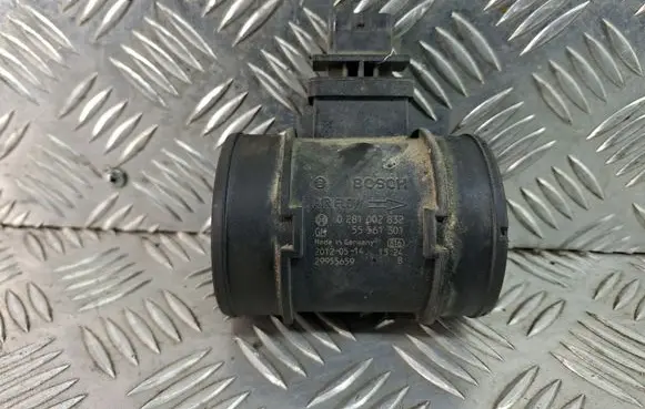 Opel Zafira B Mass air flow meter 55561301