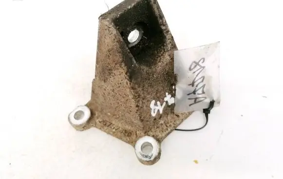 Cadillac CTS Engine mounting bracket 25737320