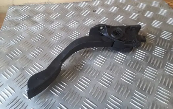 Ford Focus Accelerator throttle pedal BEV141600 6PV01036856