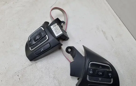 Volkswagen PASSAT B7 Steering wheel buttons/switches 4E0971980 3C8959537D 3C8959538G