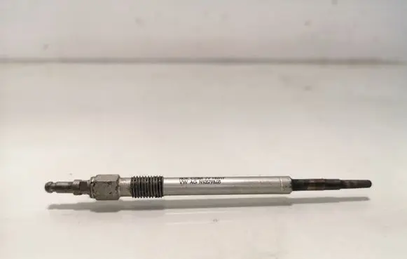 Volkswagen Golf V Glow plug N10579803