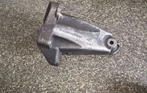Mercedes-Benz C W204 Engine mounting bracket A2712231904