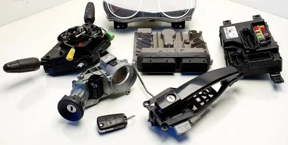 Opel Corsa D Engine ECU kit and lock set P0013373026 13424260 55594051
