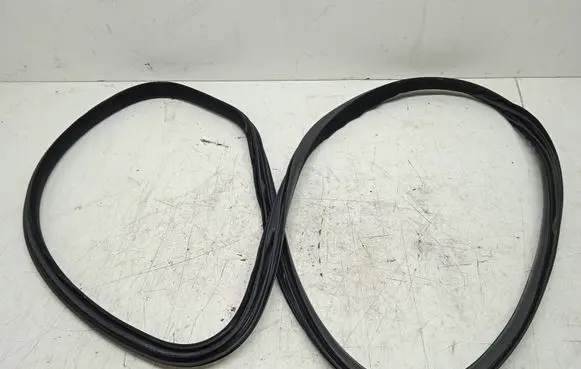 Volvo V70 Front door rubber seal