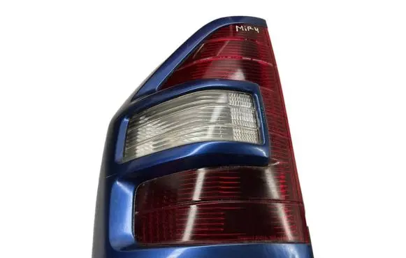 Mitsubishi Pajero Rear/tail lights R1726L
