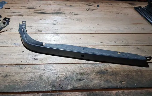 Mercedes-Benz C W202 Under headlight/headlamp trim 2028260477